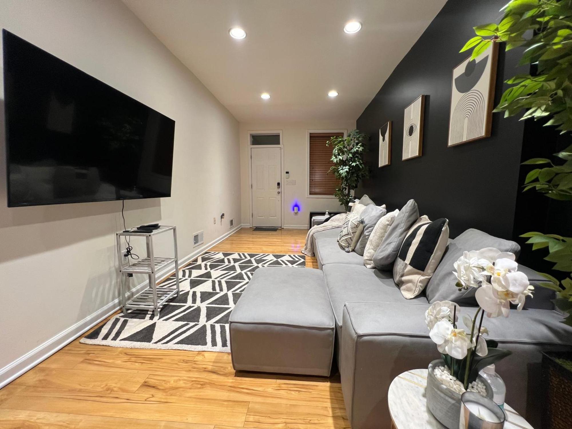 Holiday home Chic 3 Bedroom House In *